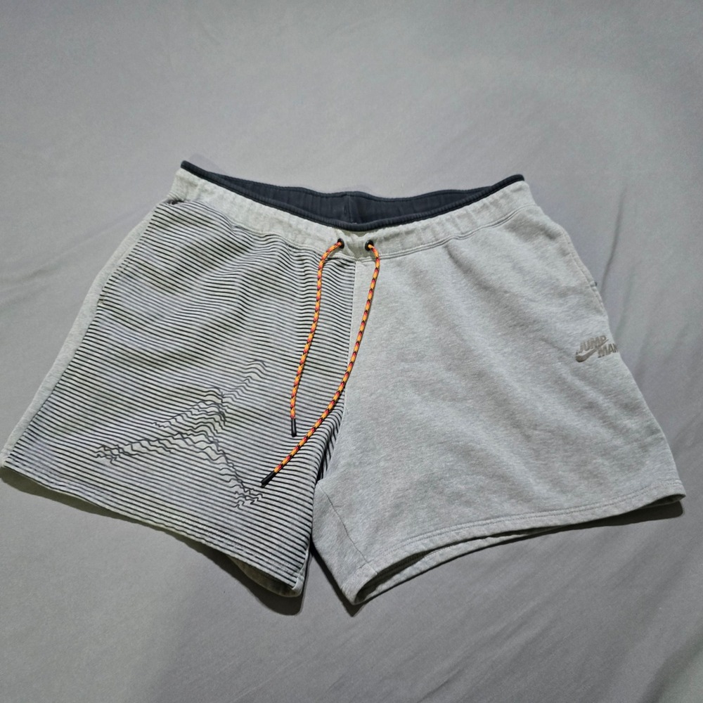 Jordan Shorts Mens XXL Gray Striped Jumpman Fleece Graphic Drawstring